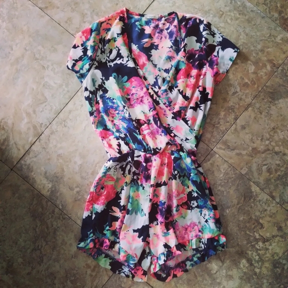 12 Pm By Mon Ami Pants - 12PM by Mon Ami Bright Floral romper, size Small
